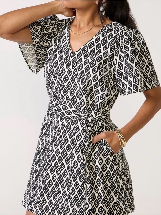 Evereve Black And White Geometric Mini Dress